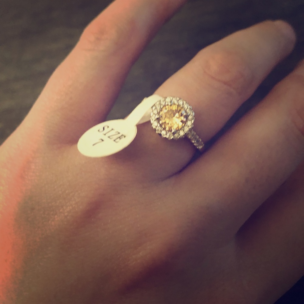 Silver yellow “diamond” ring size 7